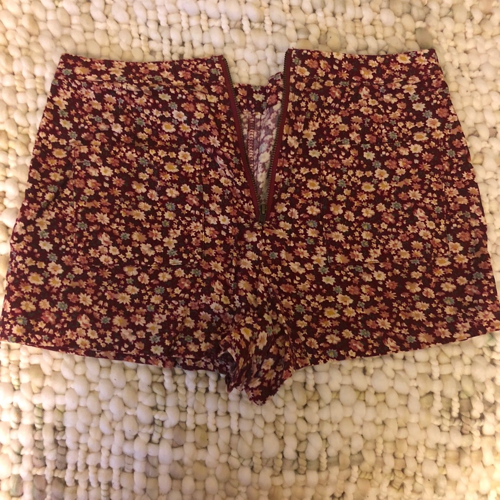 Floral Shorts - Picture 2 of 4